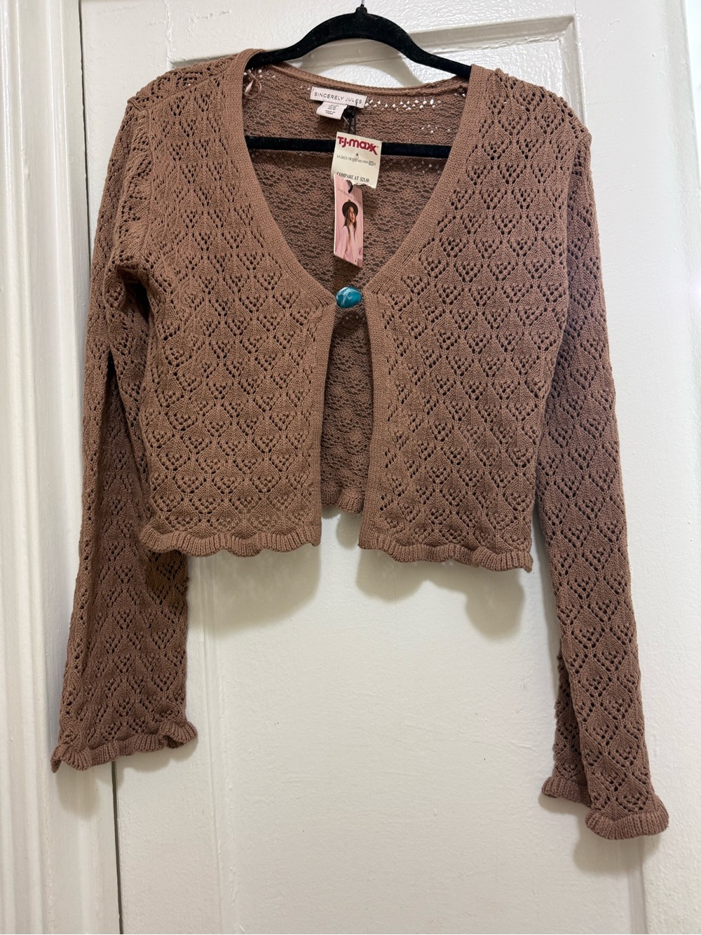 Women’s medium closed  Knit Sweater - Brown